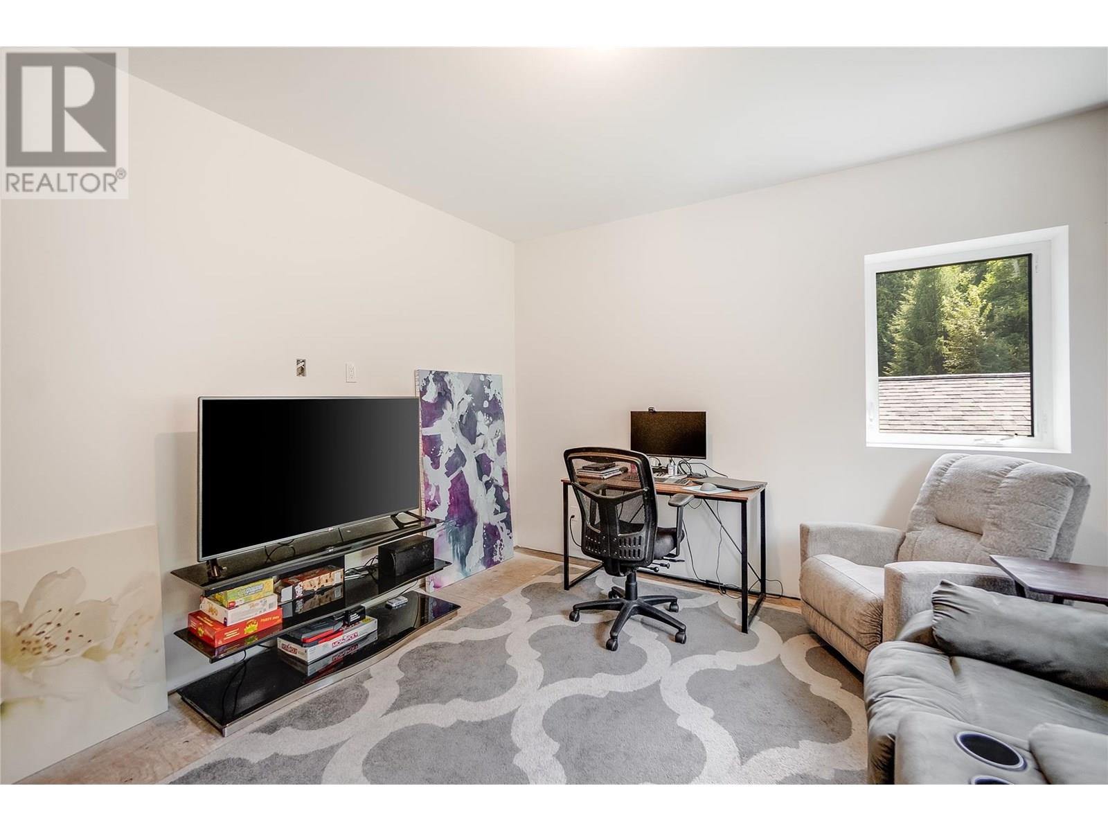 2640 10th Avenue, Castlegar