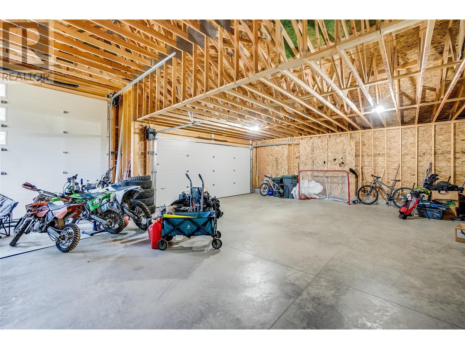 2640 10th Avenue, Castlegar
