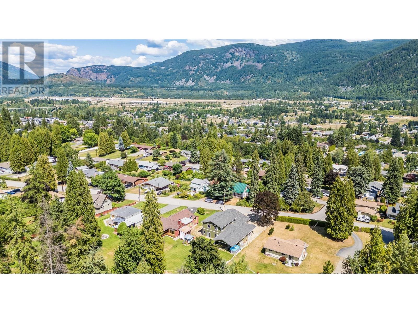2640 10th Avenue, Castlegar