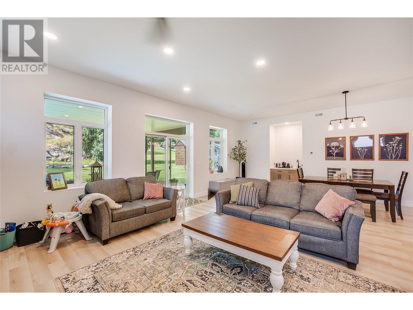 2640 10th Avenue, Castlegar