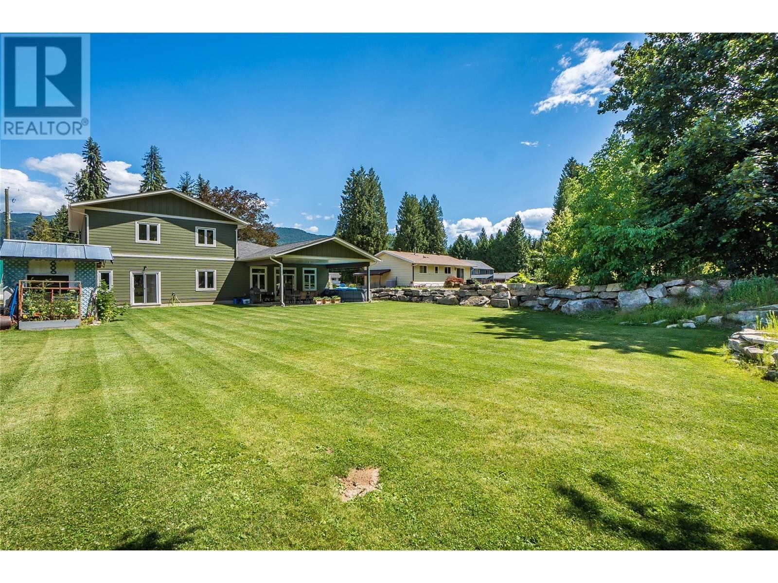 2640 10th Avenue, Castlegar