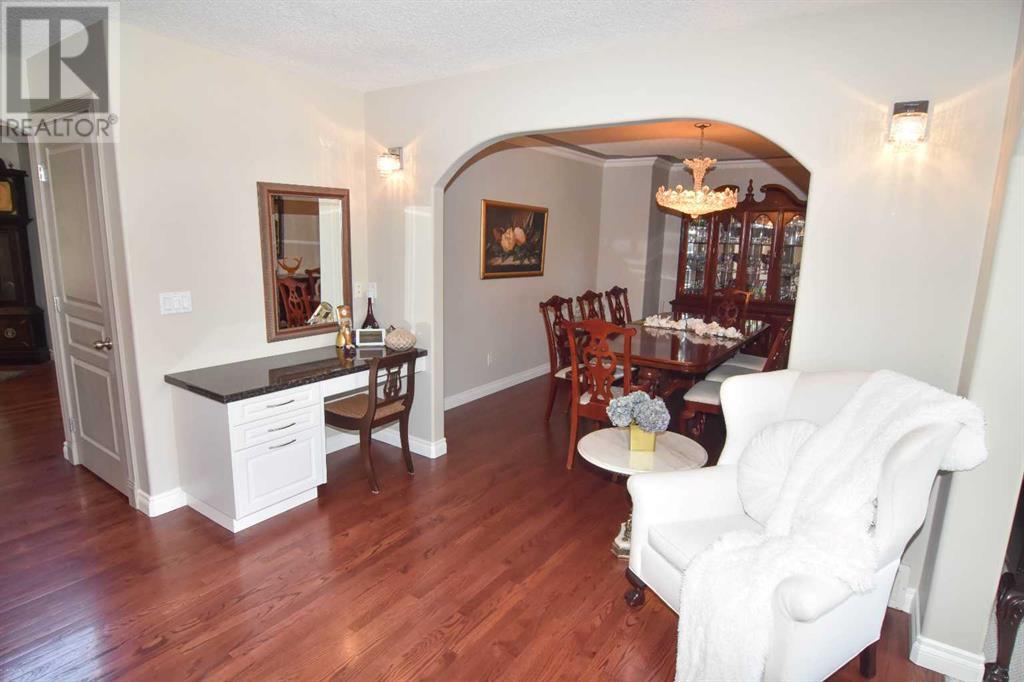 Single Family House for Sale in  Scenic View Close NW Scenic Acres Calgary 