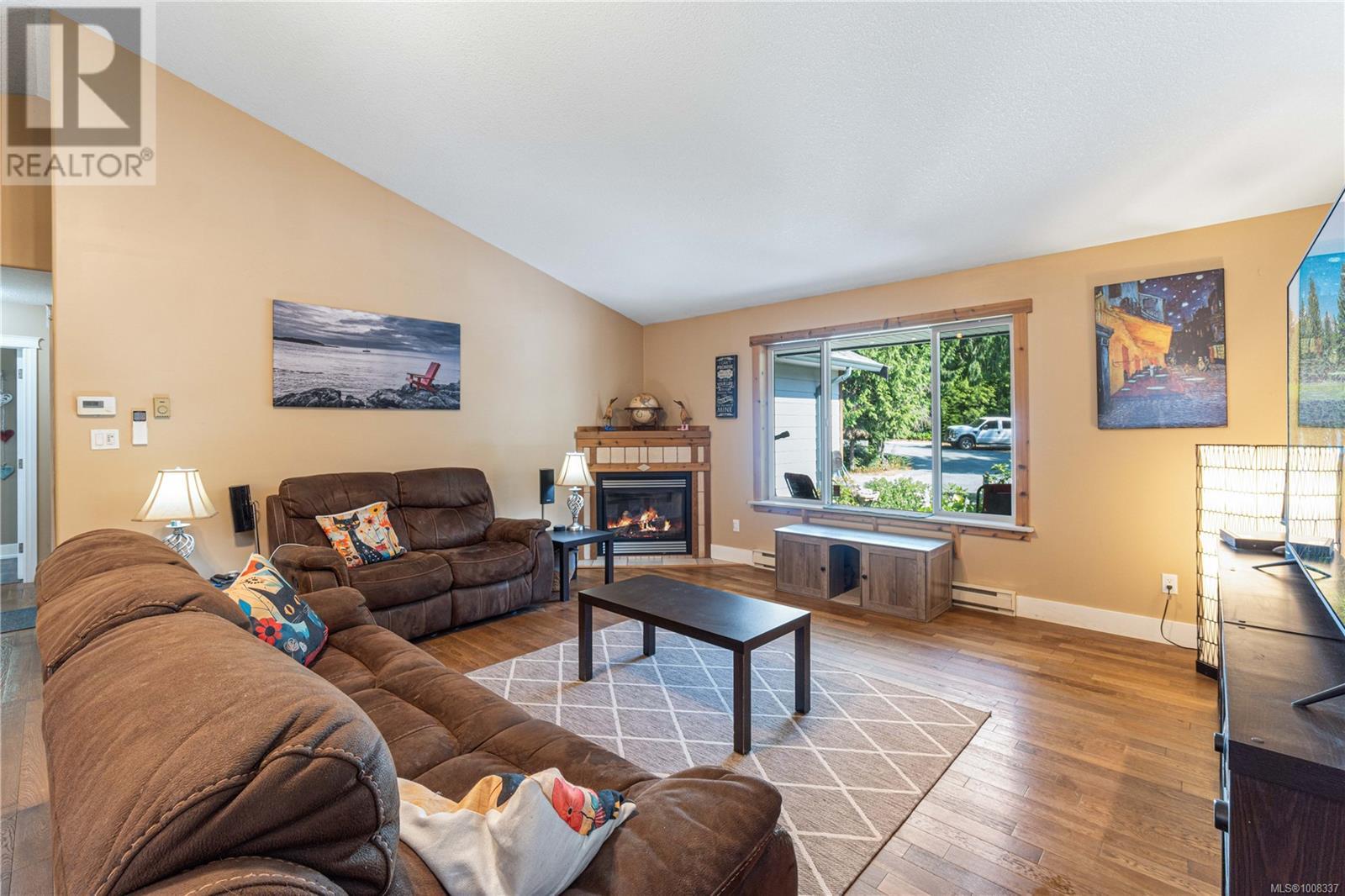Photo 7 of 1780 Ashling Rd, Qualicum Beach BC