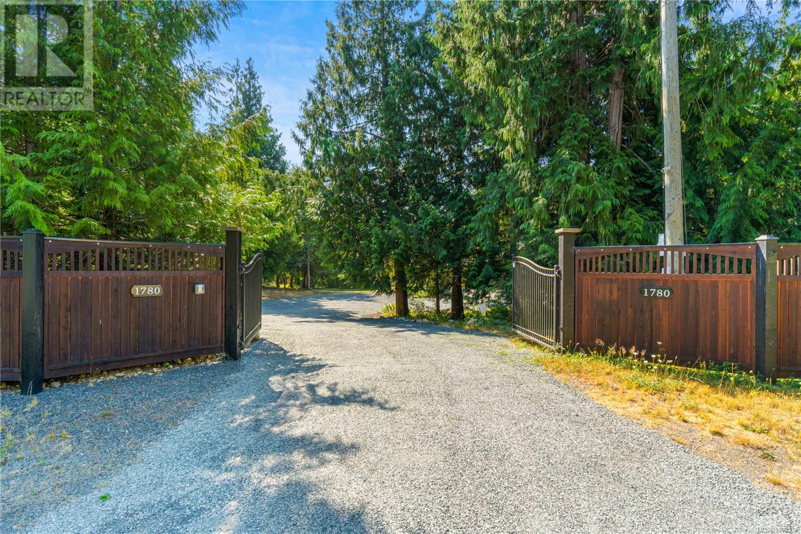 Photo 32 of 1780 Ashling Rd, Qualicum Beach BC