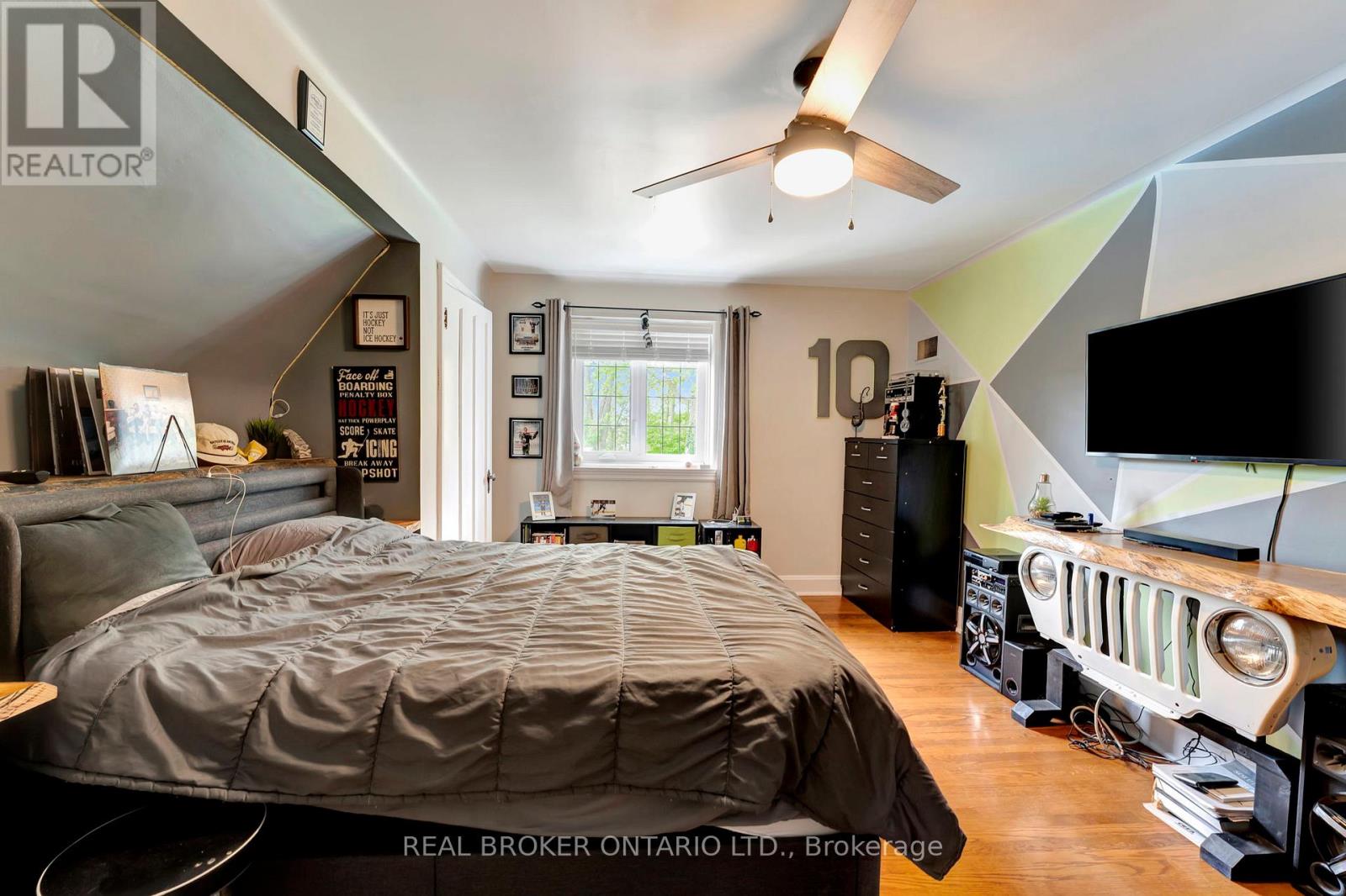 Photo 1 of 26 Evergreen Hill Road, Norfolk ON