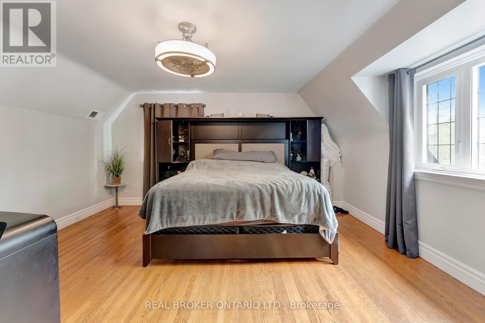 Photo 3 of 26 Evergreen Hill Road, Norfolk ON