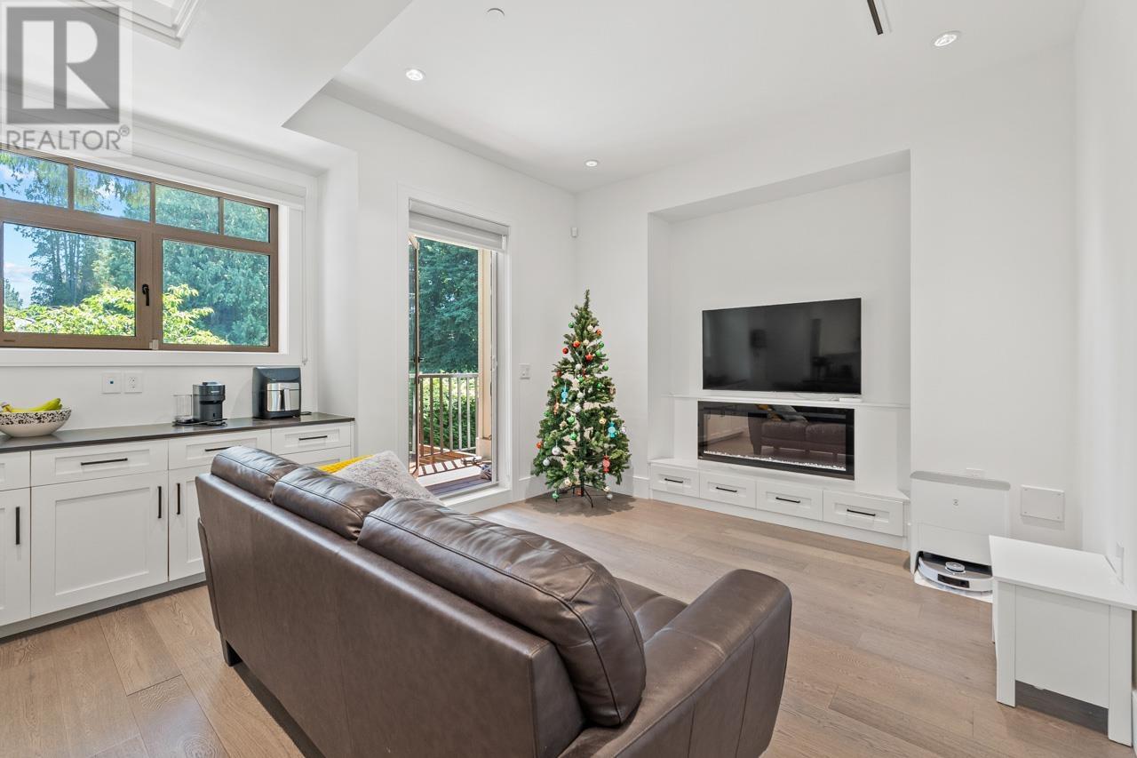 Photo 4 of 3412 W 43rd Avenue, Vancouver BC