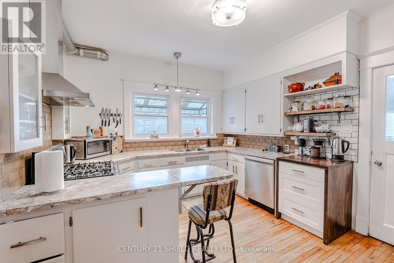 Photo 14 of 114 Gloucester Street N, Cornwall ON