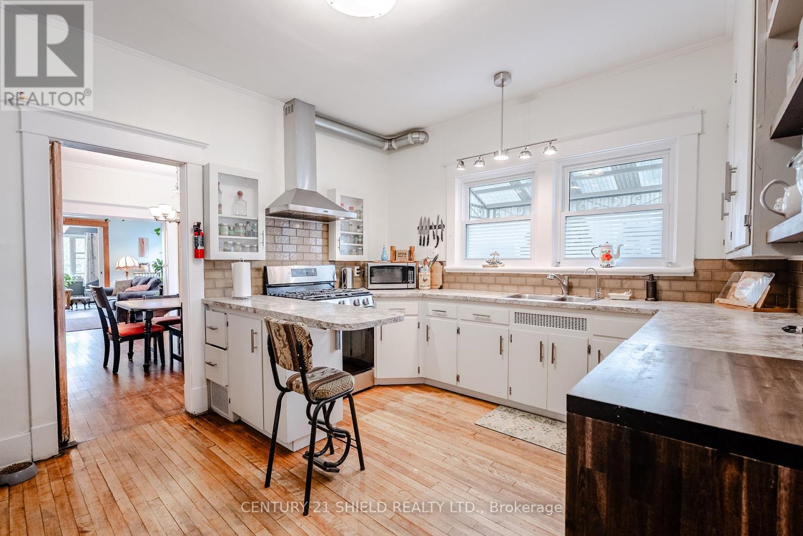 Photo 13 of 114 Gloucester Street N, Cornwall ON