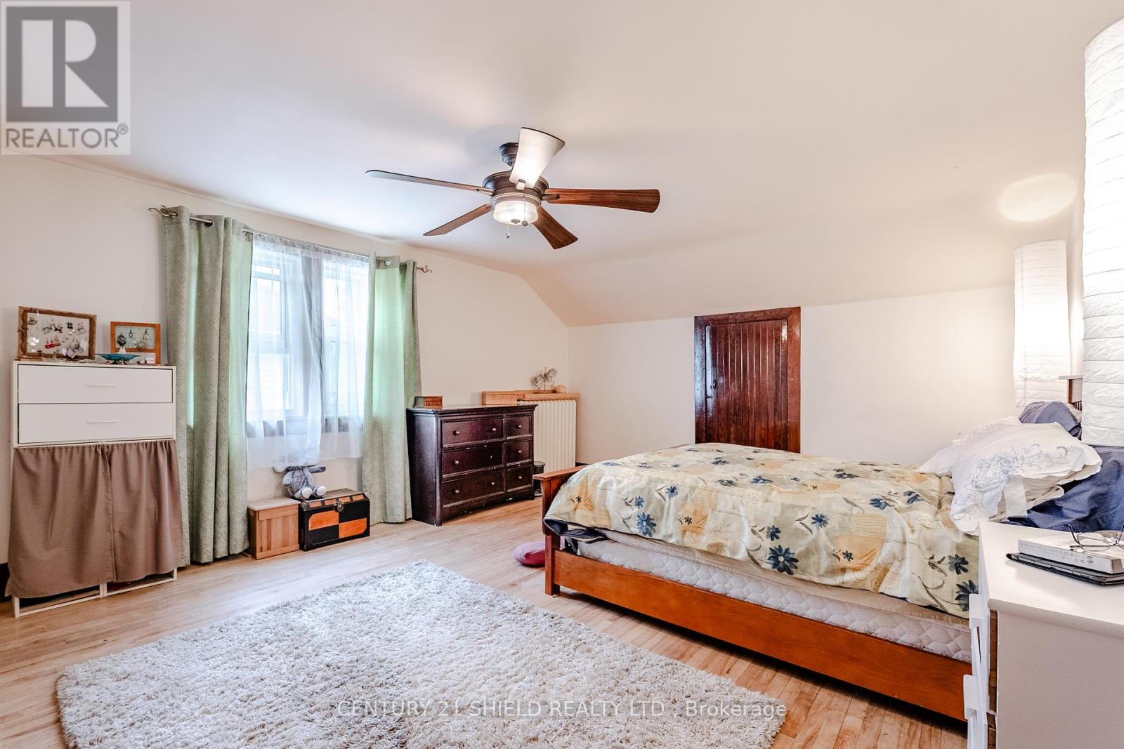 Photo 19 of 114 Gloucester Street N, Cornwall ON