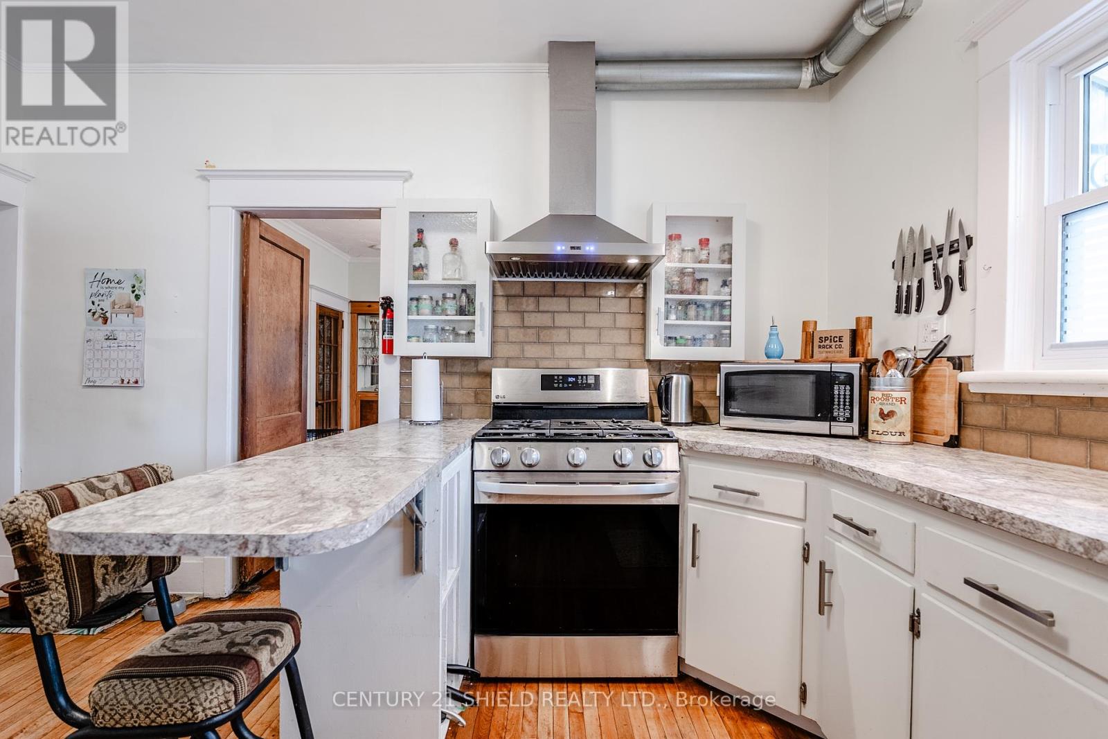 Photo 16 of 114 Gloucester Street N, Cornwall ON