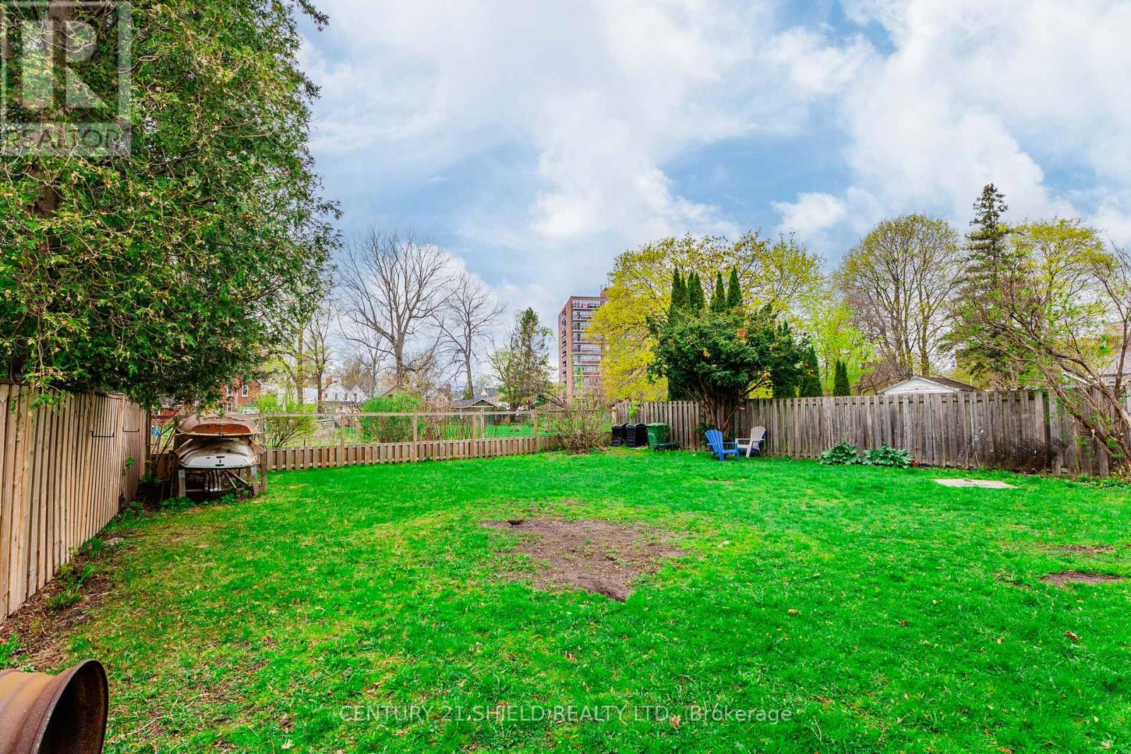 Photo 45 of 114 Gloucester Street N, Cornwall ON