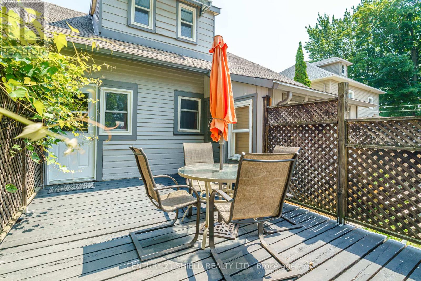 Photo 46 of 114 Gloucester Street N, Cornwall ON