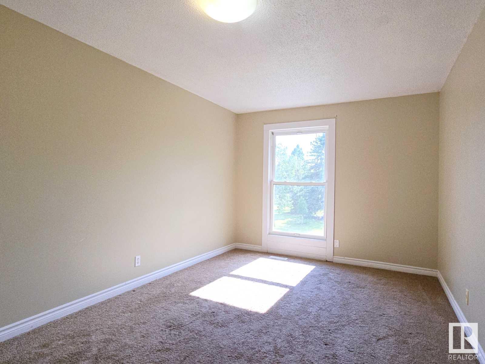 Photo 11 of 14458 56 St Nw, Edmonton AB