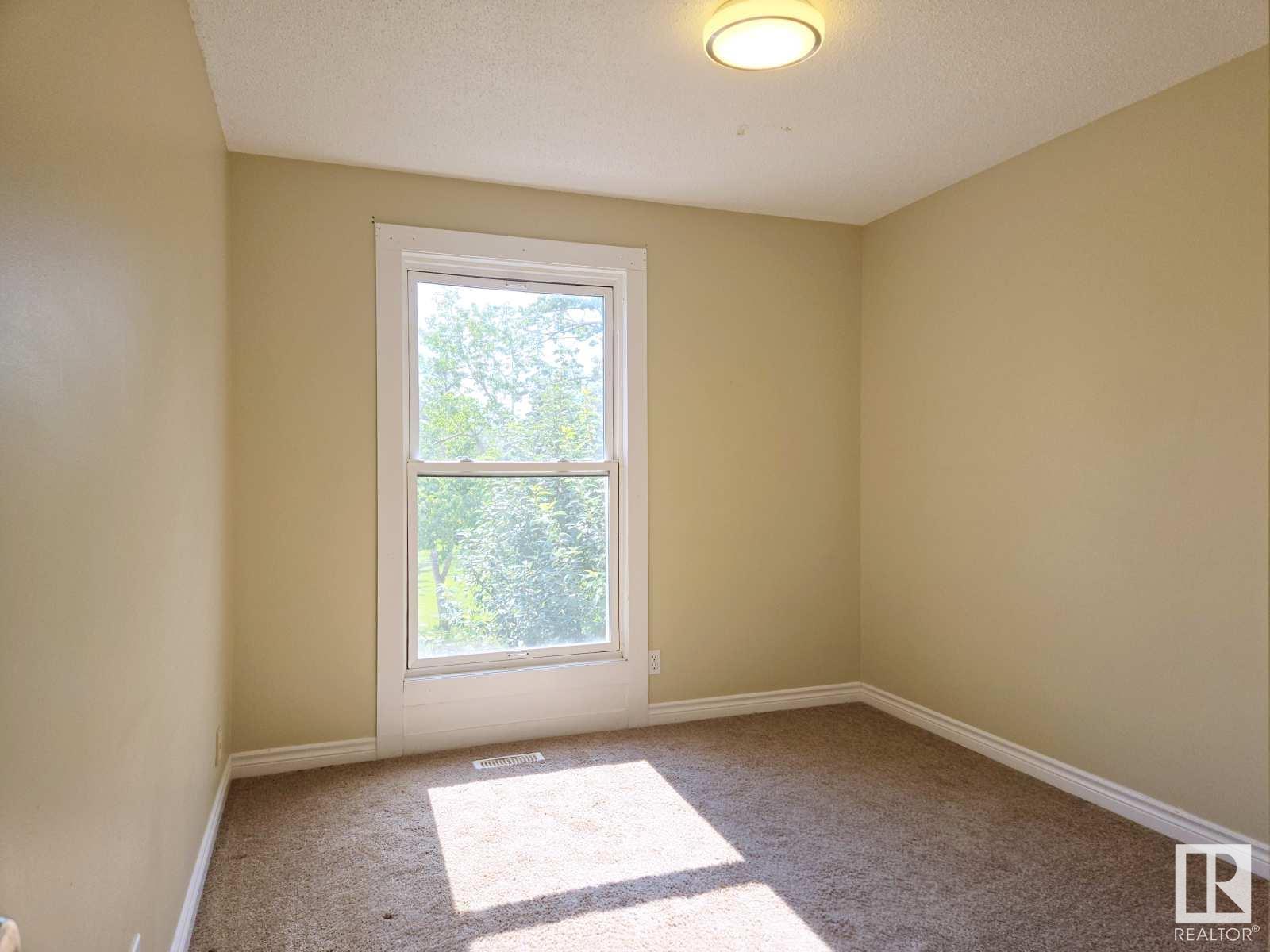 Photo 12 of 14458 56 St Nw, Edmonton AB