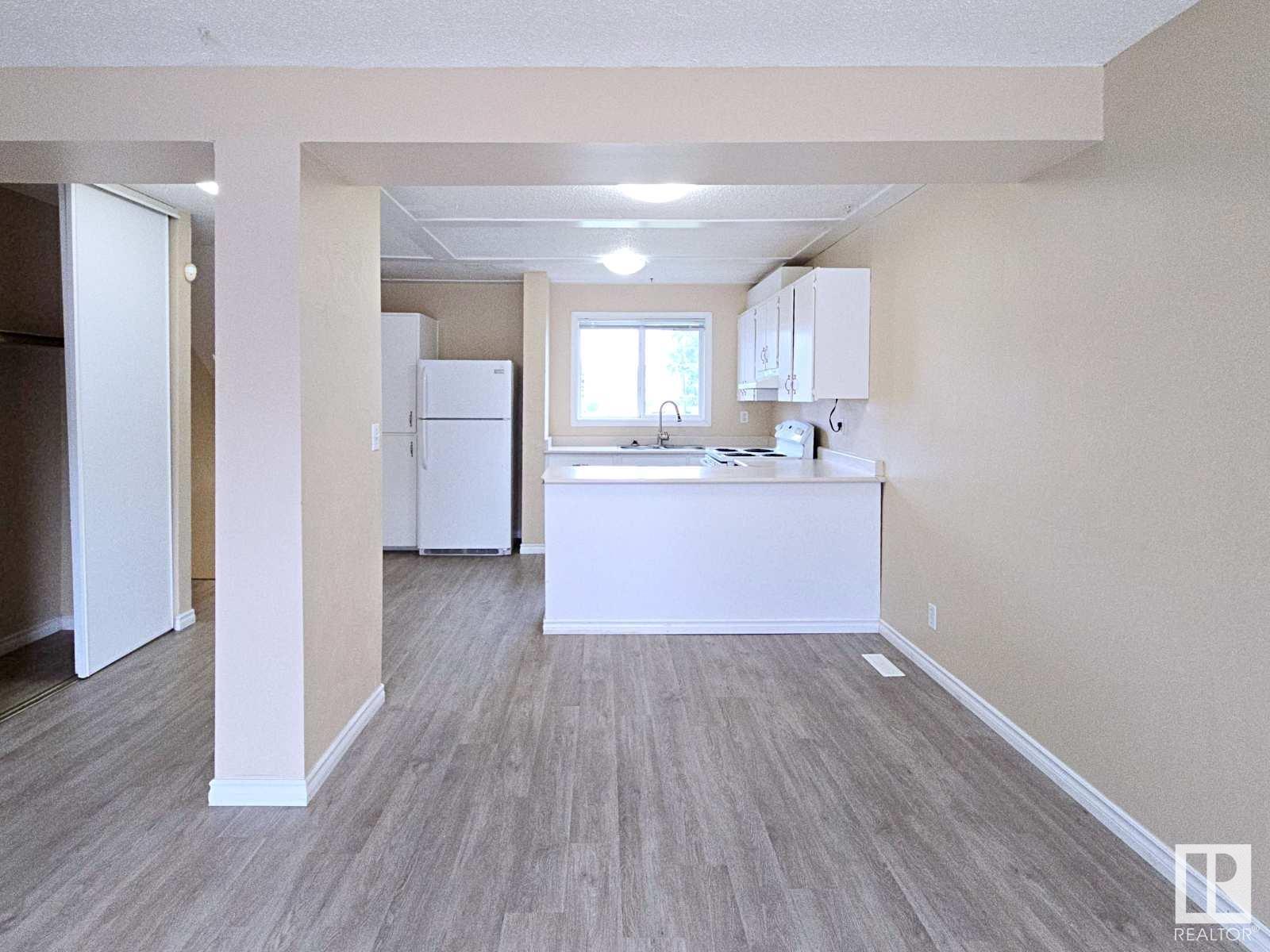 Photo 6 of 14458 56 St Nw, Edmonton AB