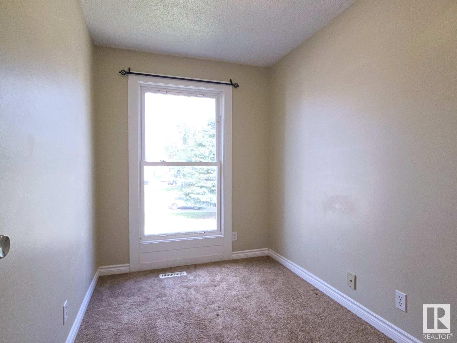 Photo 13 of 14458 56 St Nw, Edmonton AB