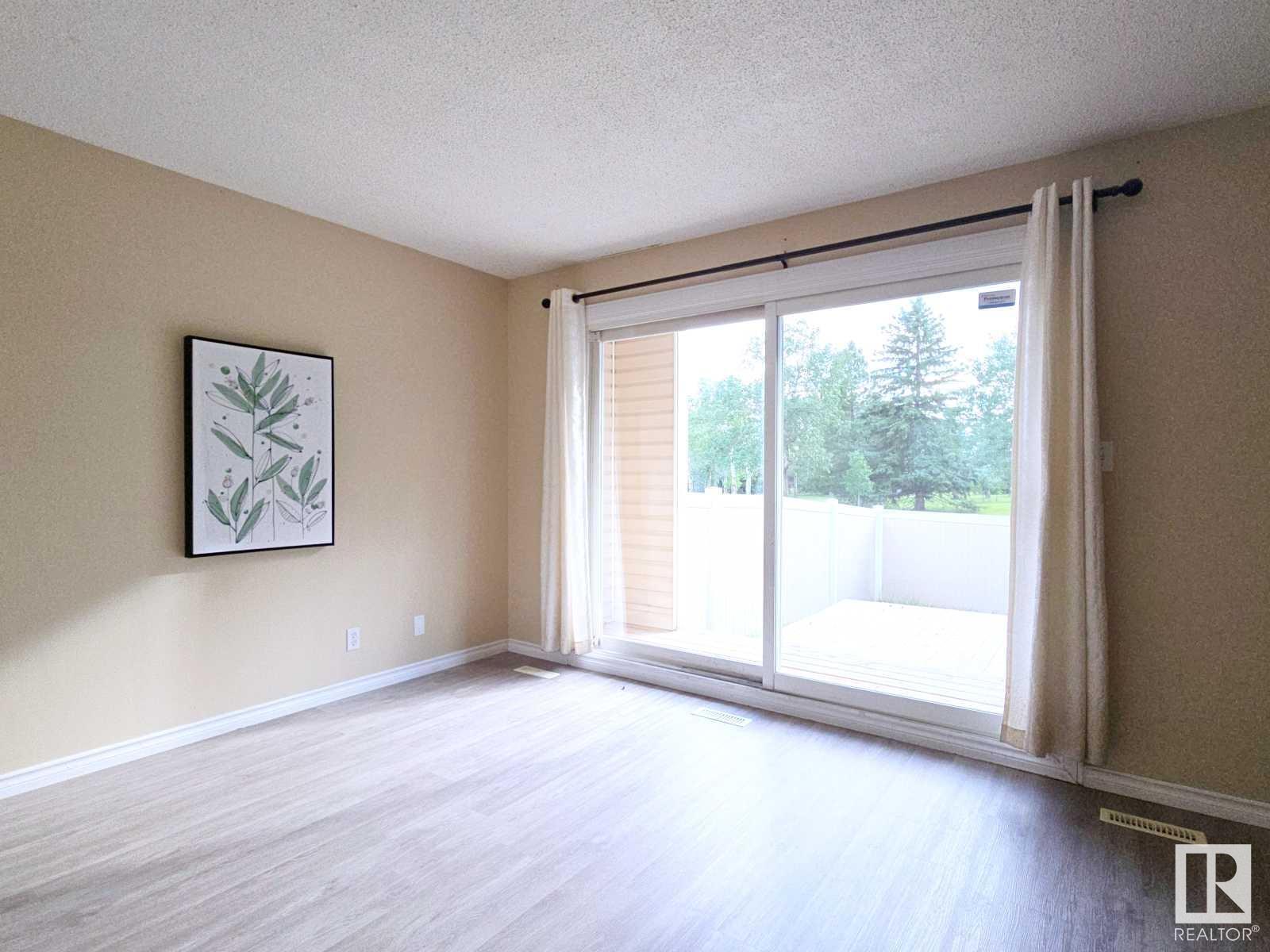 Photo 3 of 14458 56 St Nw, Edmonton AB