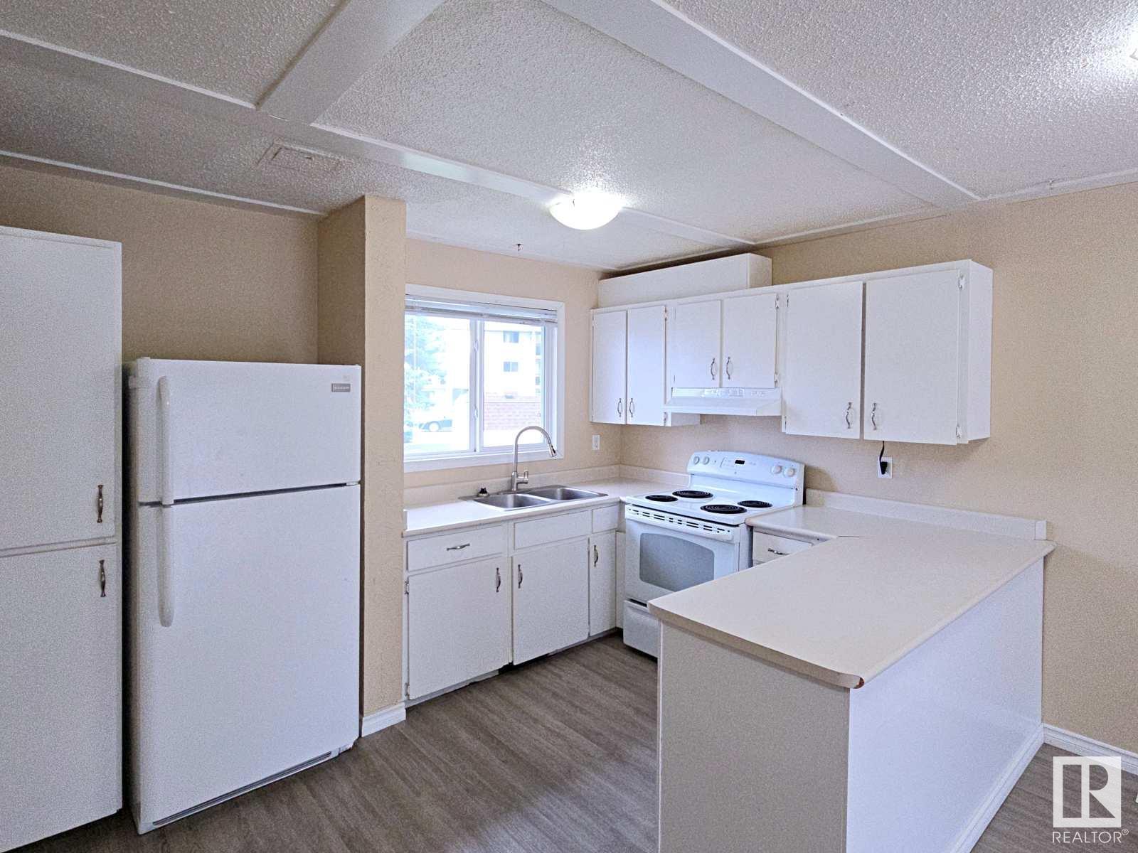 Photo 7 of 14458 56 St Nw, Edmonton AB