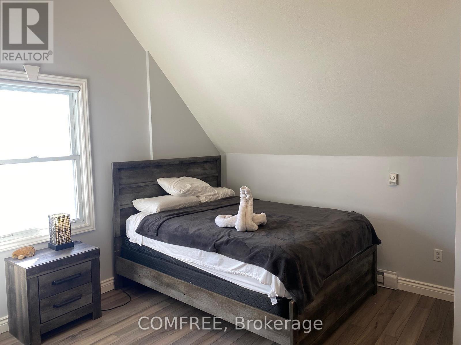 Photo 17 of 190 Rathowen Street, London North ON