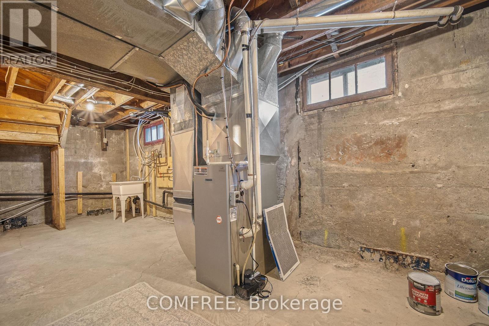 Photo 30 of 190 Rathowen Street, London North ON