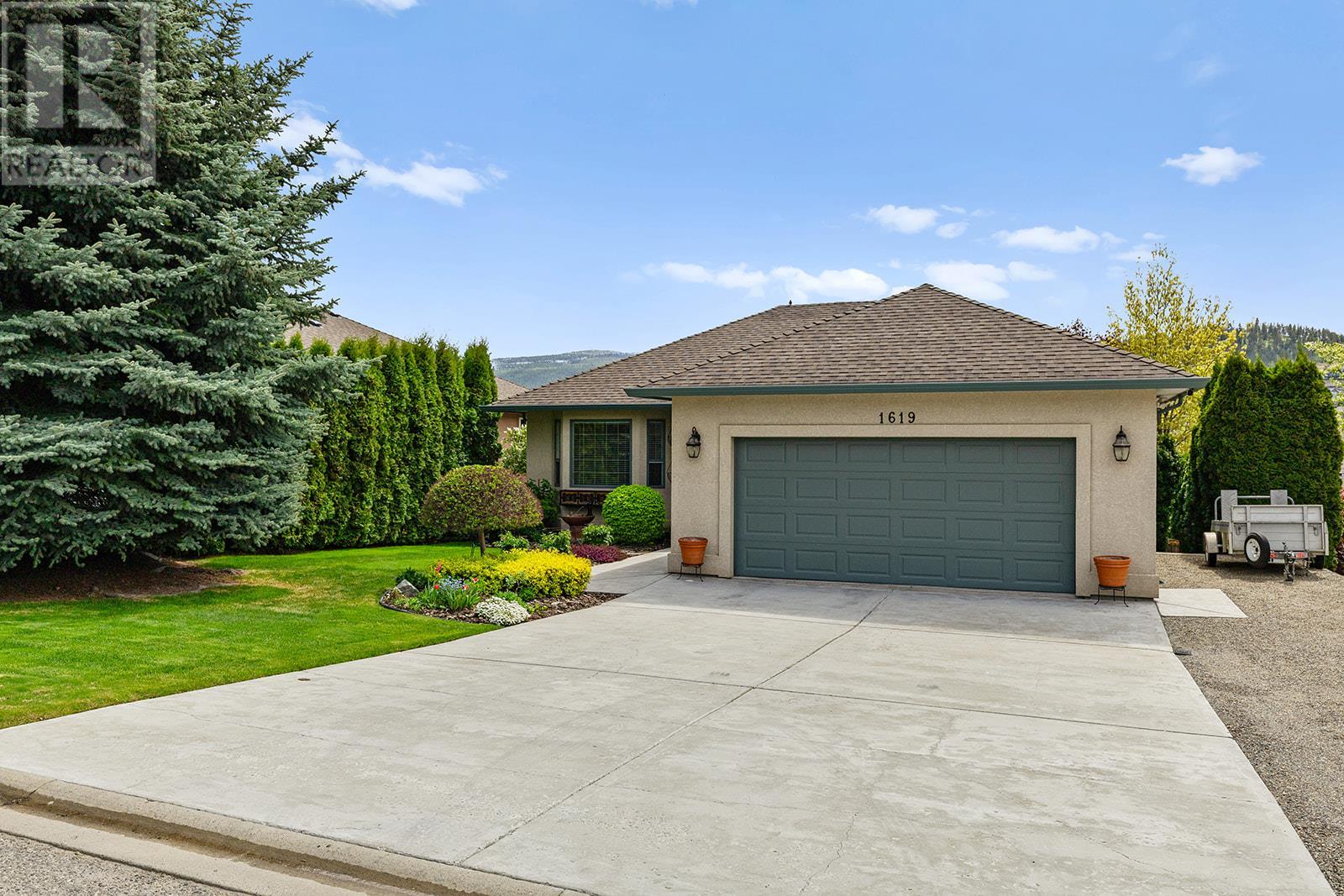Photo 4 of 1619 Wilmot Court, Kelowna BC