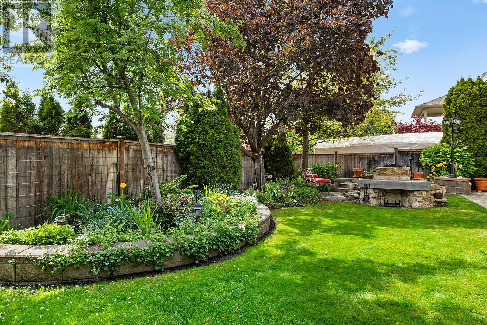 Photo 10 of 1619 Wilmot Court, Kelowna BC