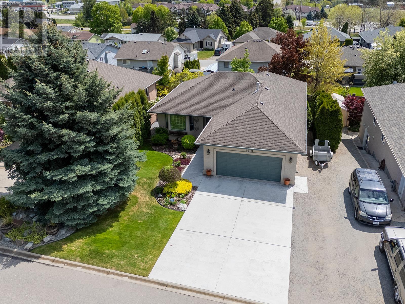 Photo 40 of 1619 Wilmot Court, Kelowna BC