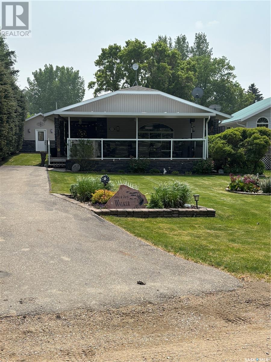 Photo 4 of 219 Sovereign Crescent, Coteau Beach SK