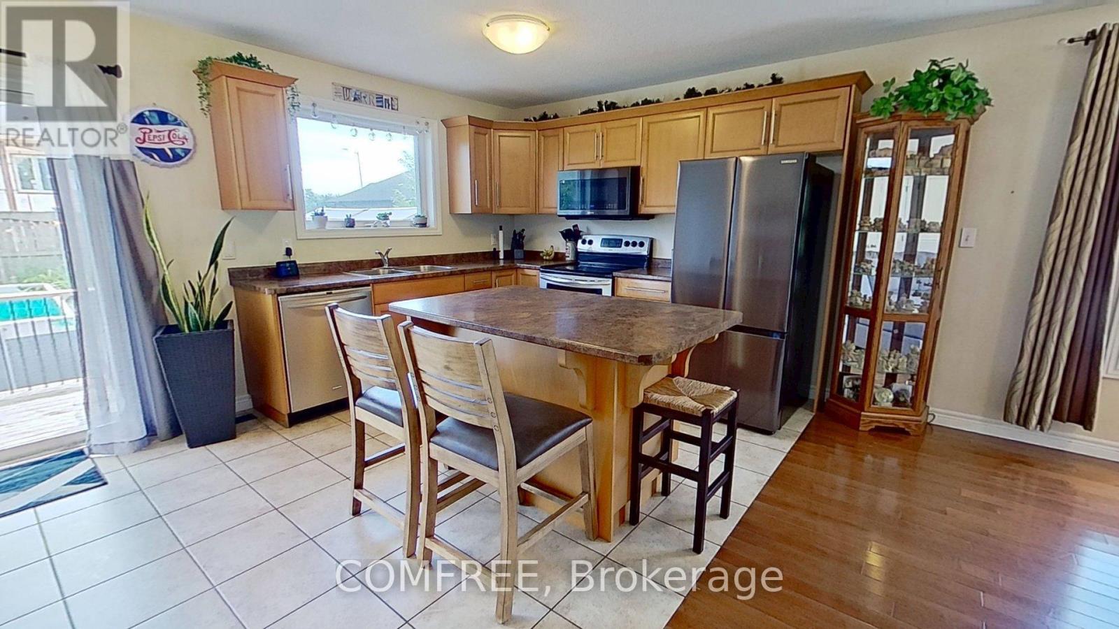Photo 11 of 4012 Edward Street, Petrolia ON