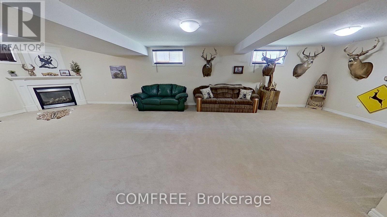 Photo 22 of 4012 Edward Street, Petrolia ON
