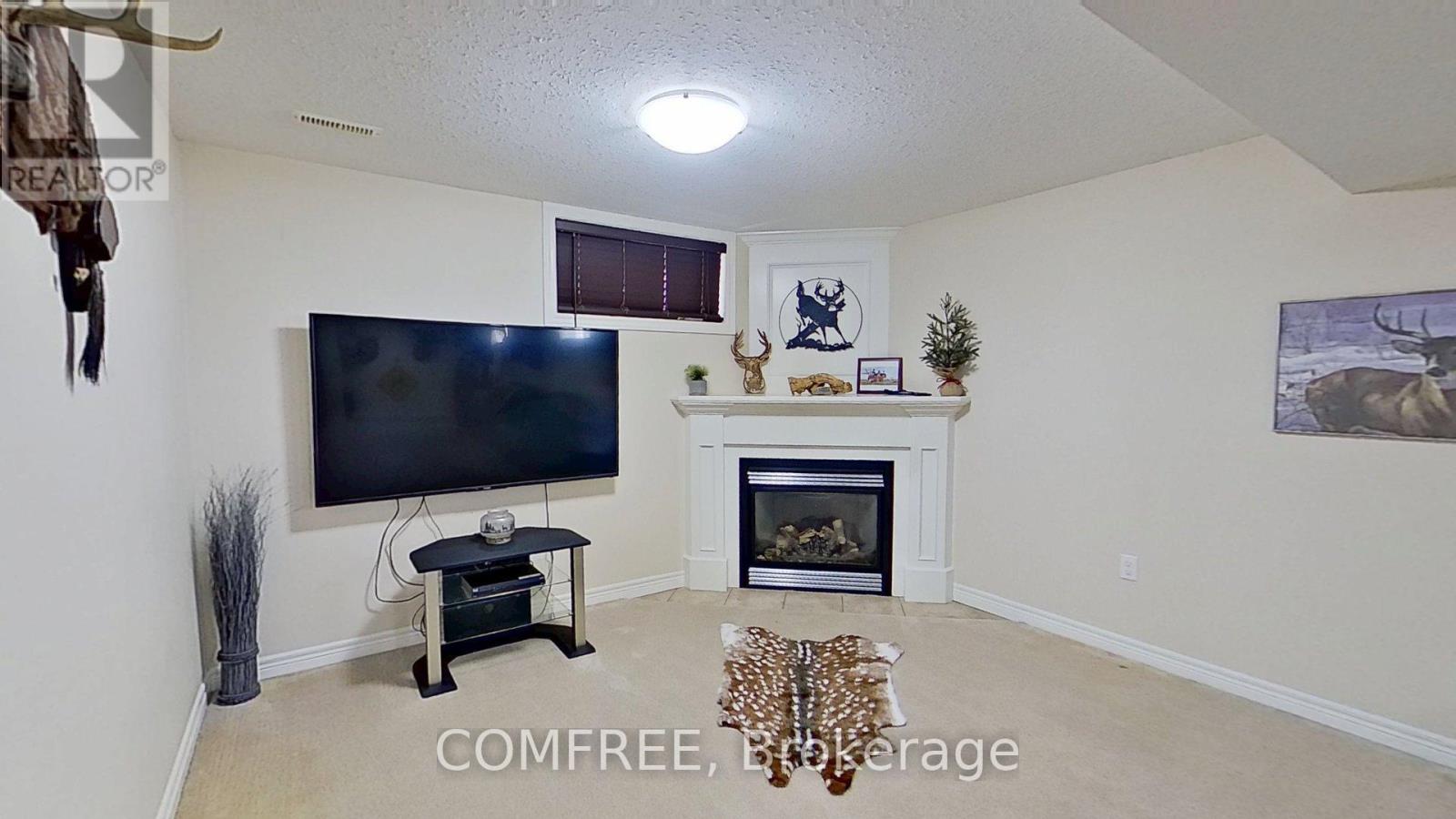 Photo 23 of 4012 Edward Street, Petrolia ON