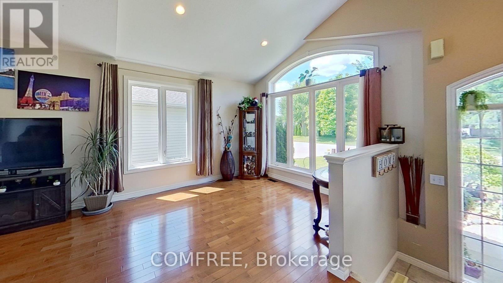 Photo 6 of 4012 Edward Street, Petrolia ON