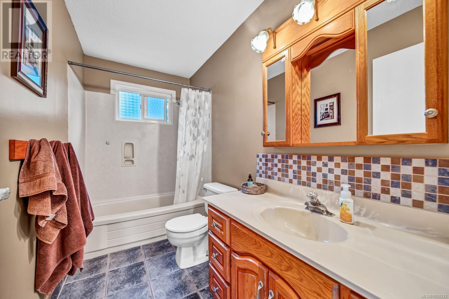 1208 Cloke Rd, Ladysmith