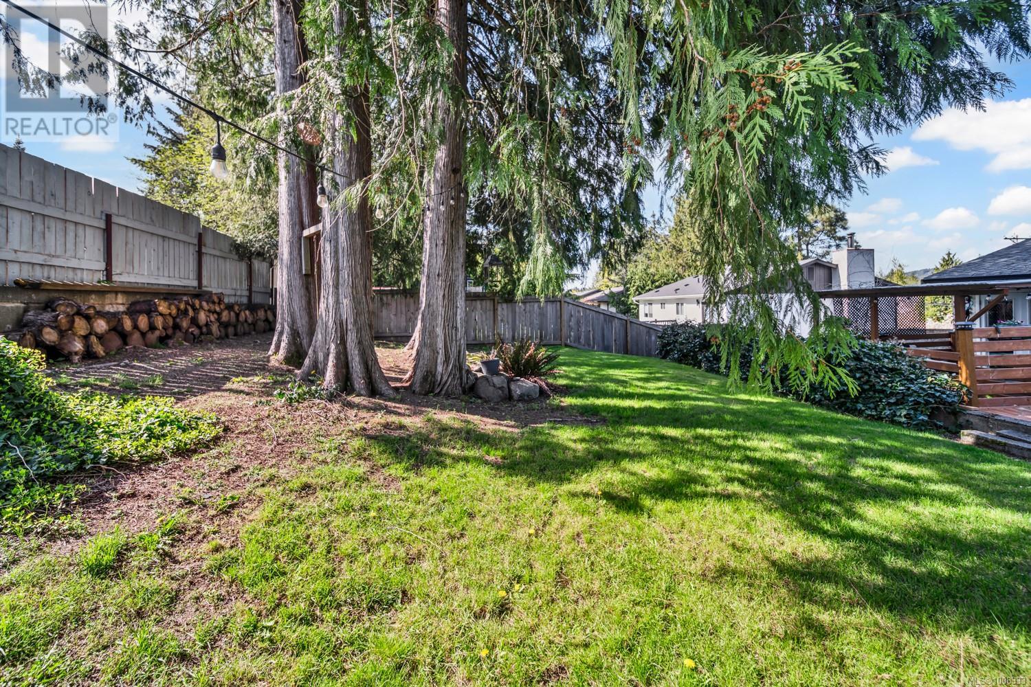1208 Cloke Rd, Ladysmith