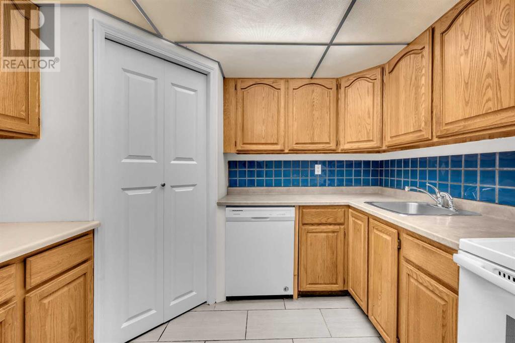 Photo 8 of 21 3809 45 Street Sw, Calgary AB