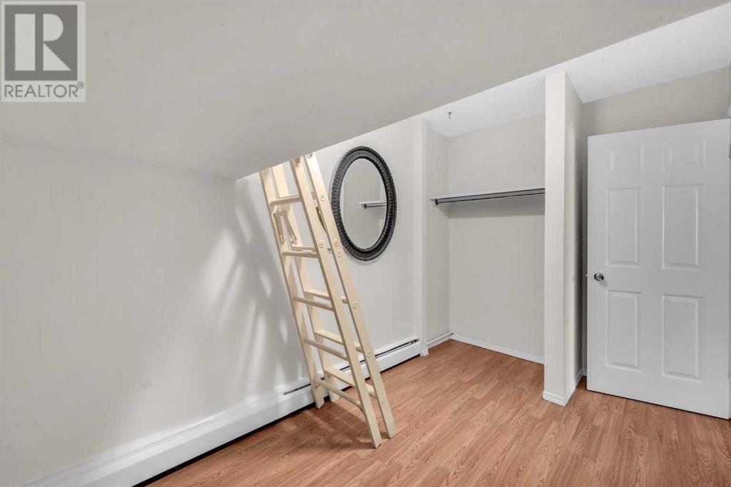 Photo 18 of 21 3809 45 Street Sw, Calgary AB