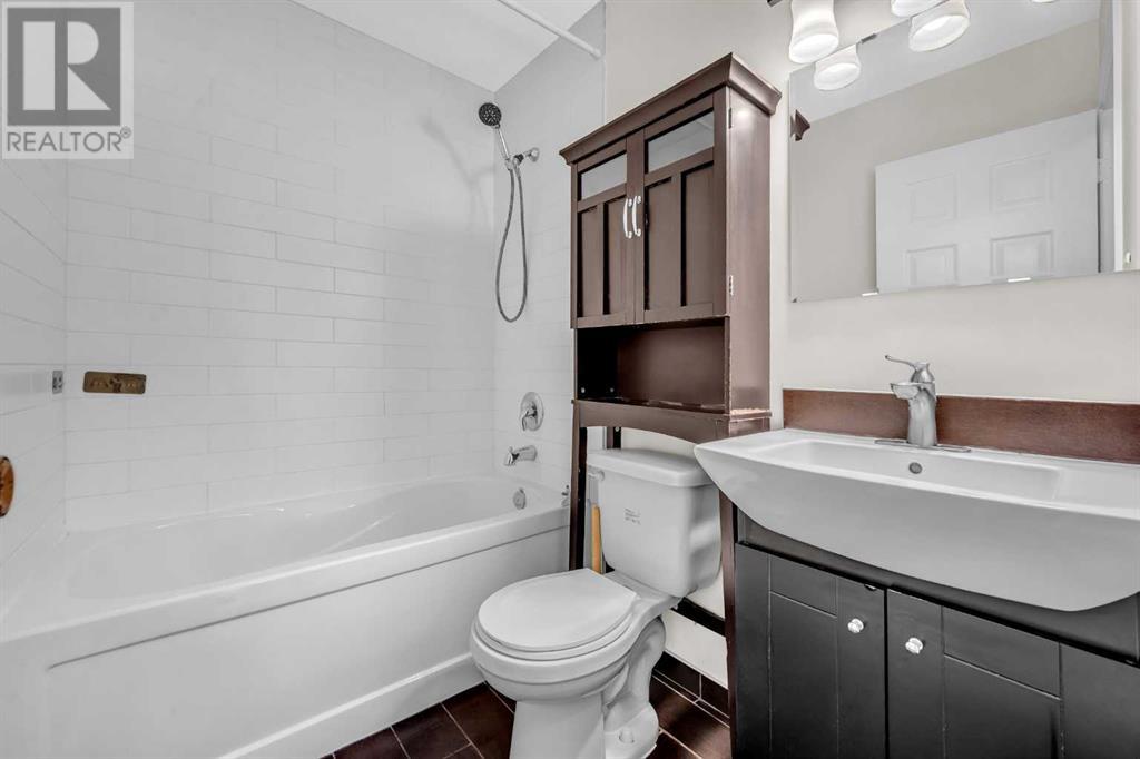Photo 13 of 21 3809 45 Street Sw, Calgary AB