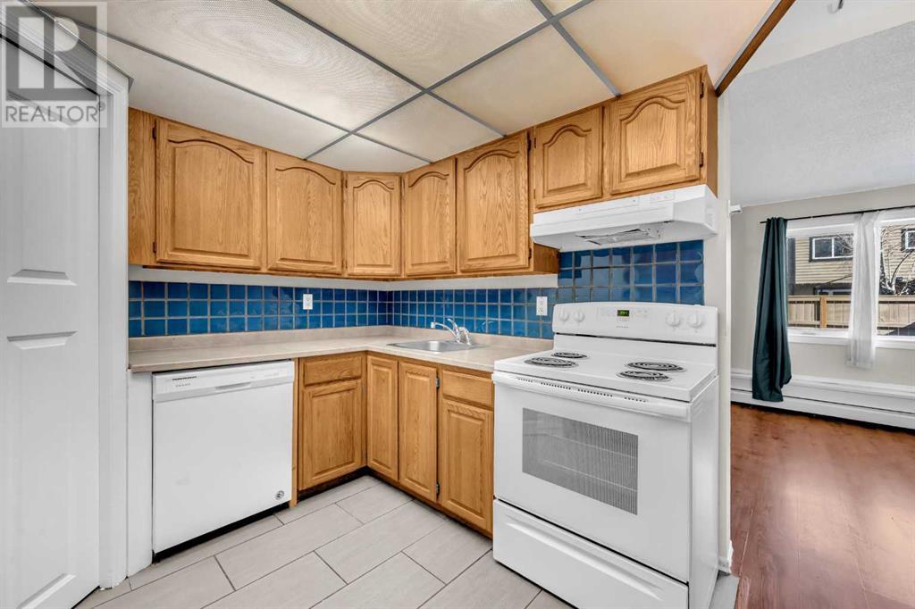 Photo 7 of 21 3809 45 Street Sw, Calgary AB