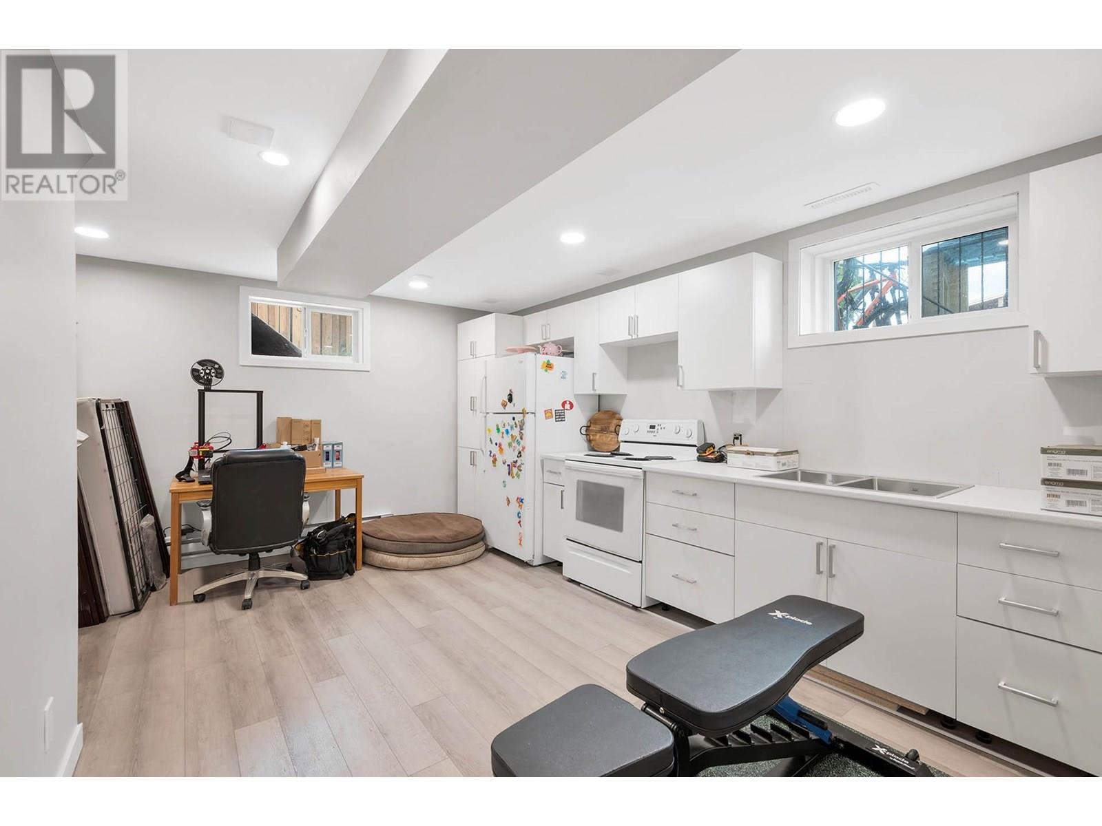 Photo 6 of 678 York Avenue, Kamloops BC