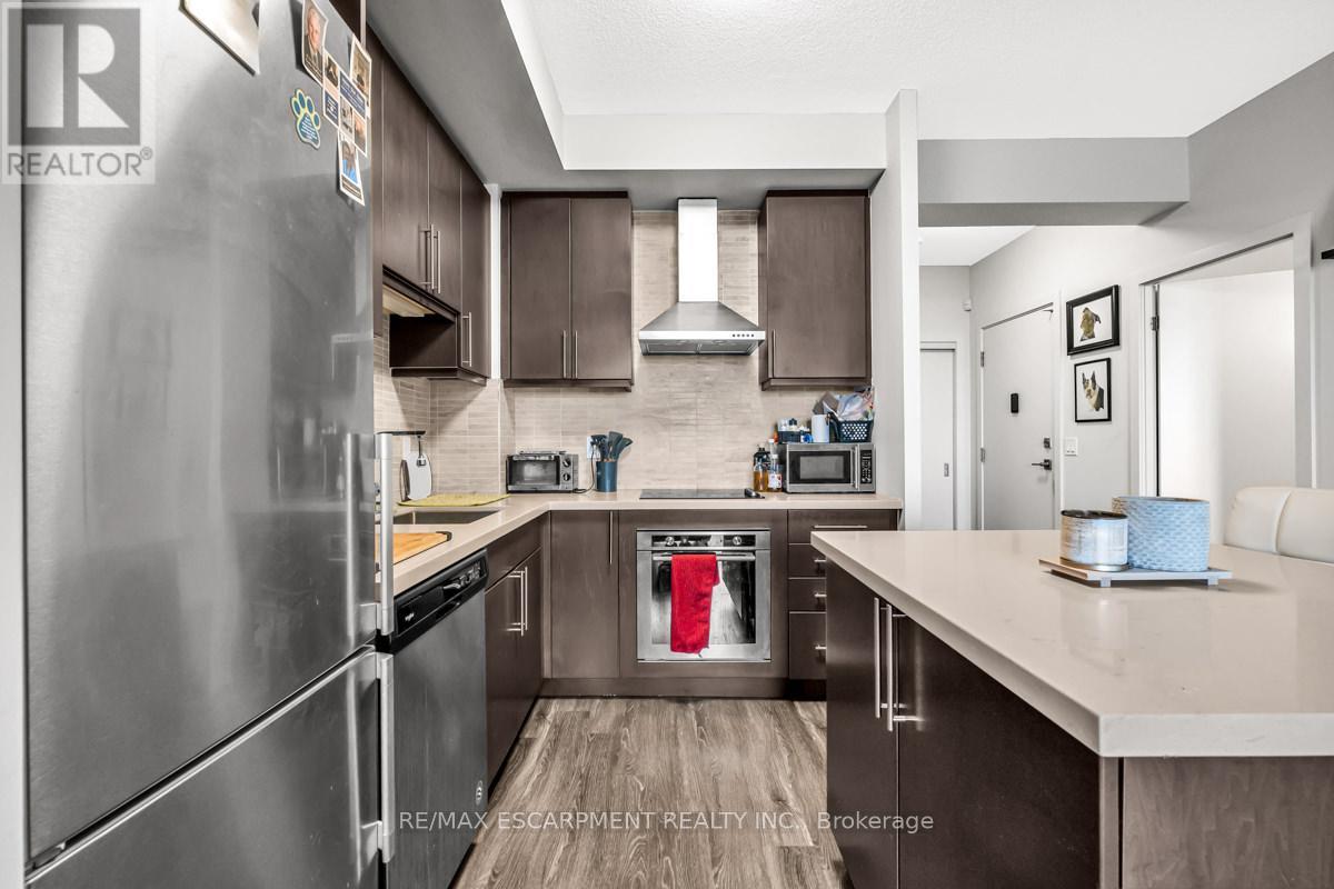 Photo 8 of 1005 2093 Fairview Street, Burlington ON