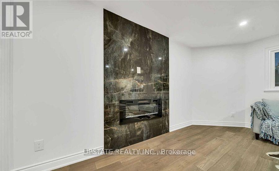 Photo 27 of 70 Pleasant Valley Place, Brampton ON