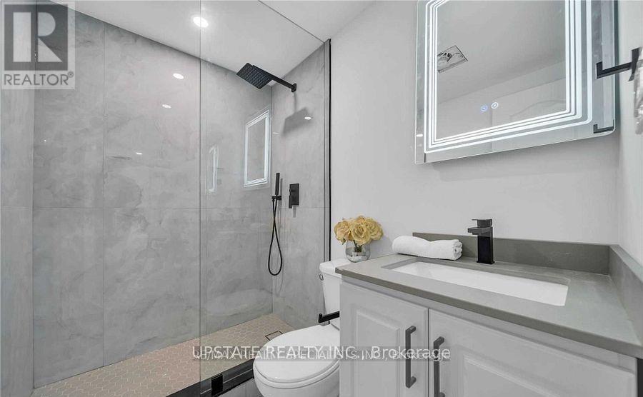 Photo 32 of 70 Pleasant Valley Place, Brampton ON