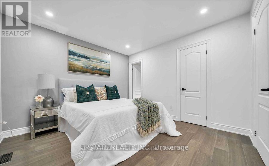 Photo 35 of 70 Pleasant Valley Place, Brampton ON