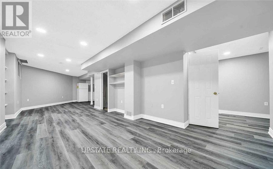Photo 37 of 70 Pleasant Valley Place, Brampton ON