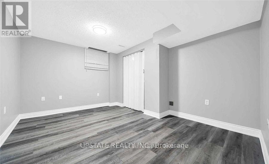 Photo 39 of 70 Pleasant Valley Place, Brampton ON