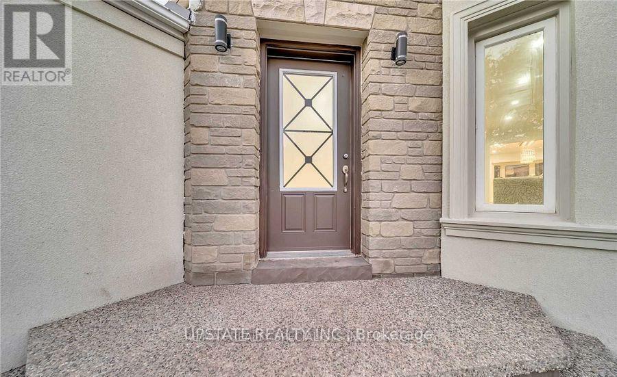 Photo 4 of 70 Pleasant Valley Place, Brampton ON