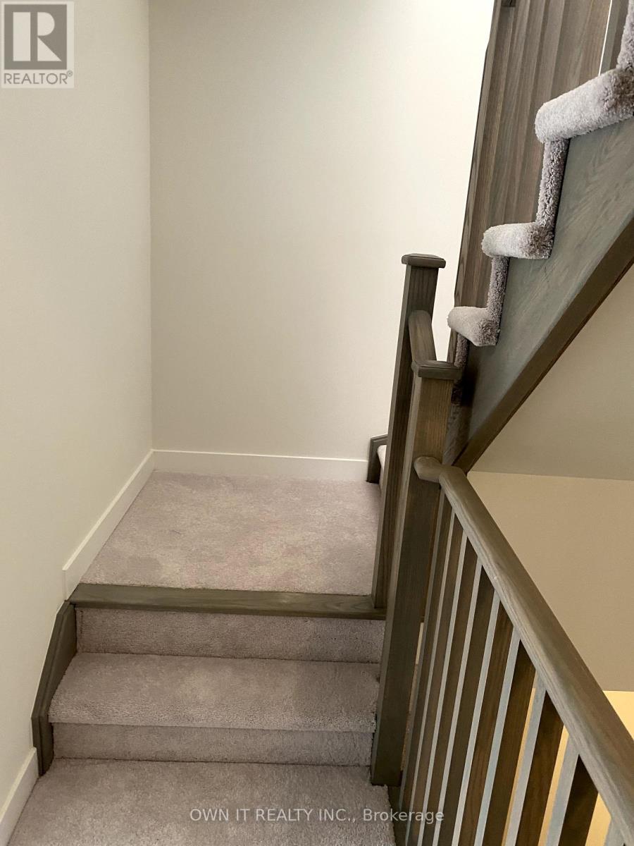 Photo 7 of 8 3538 Colonial Drive, Mississauga ON