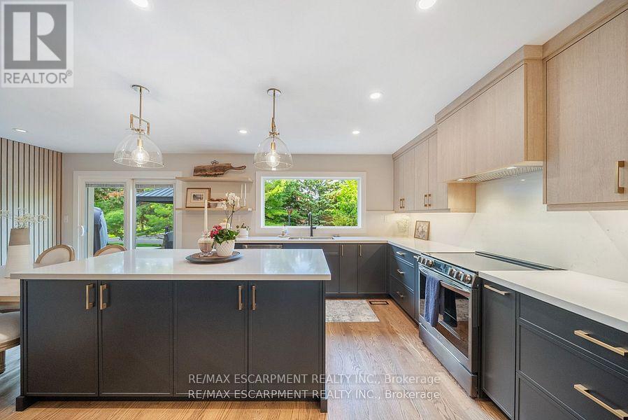 Photo 9 of 2038 15th Side Road, Milton ON