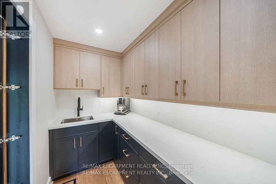 Photo 14 of 2038 15th Side Road, Milton ON